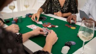 ポーカーで役が被ったらどうなるの?勝敗の決め方を役ごとに徹底解説